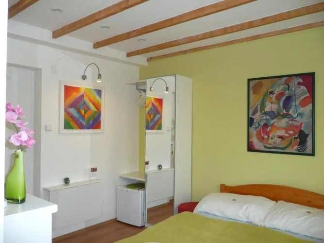 2 Bedrooms Apartment