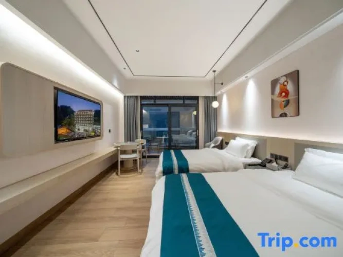 Standard Twin room with mountain view