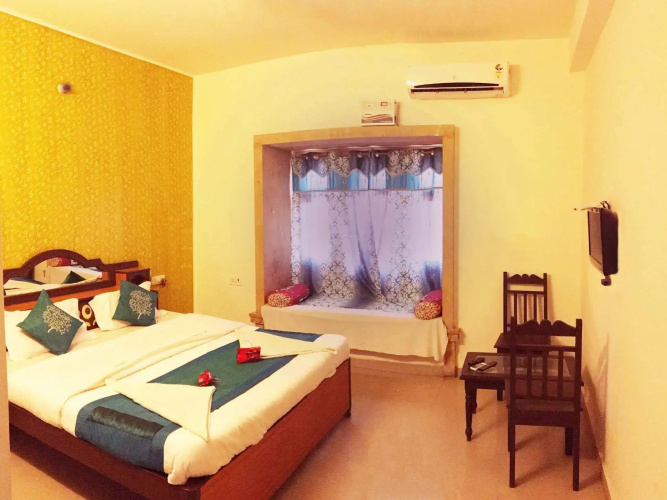 Hotel Marina Mahal