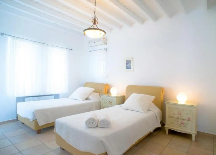 2 Bedrooms Villa