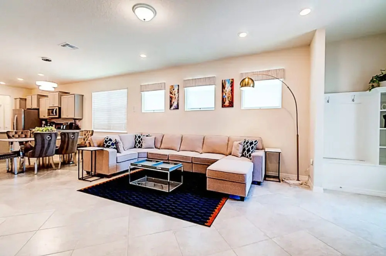 15976 Spacious Charming Family Getaway