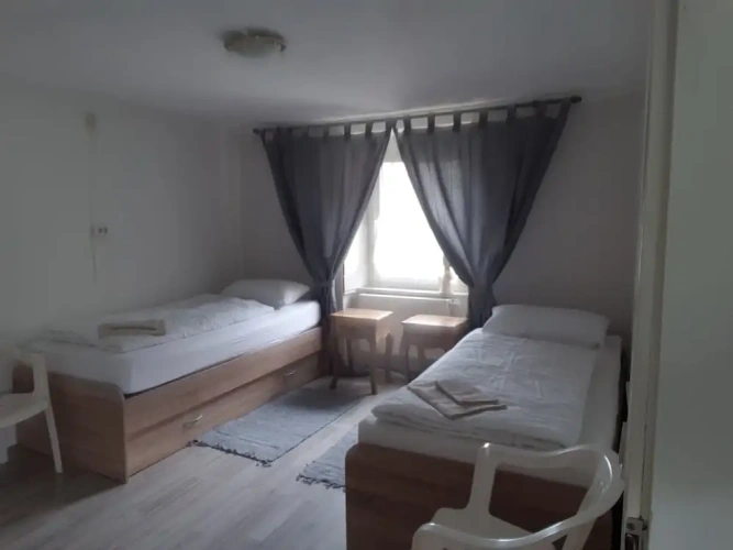 4 Bedrooms Apartment