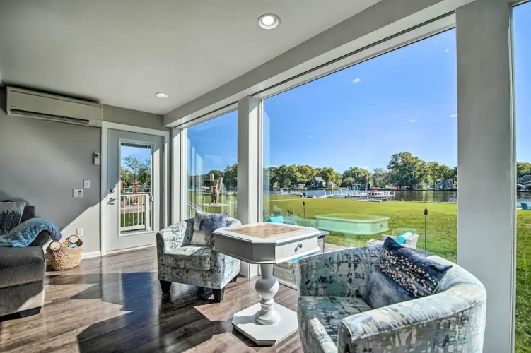 Home on Fox River: Modern Decor Style!