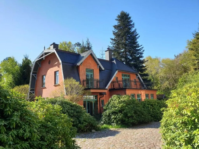 4 Bedrooms Cottage
