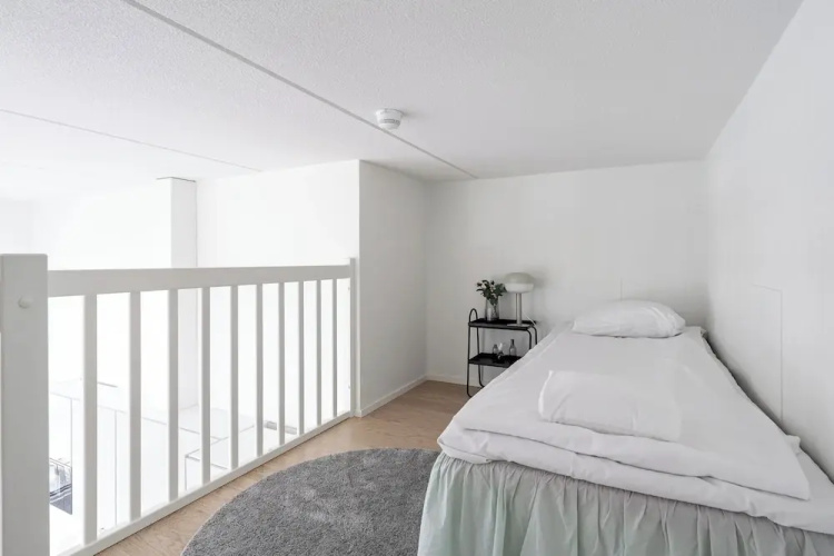 3BR Modern Loft Penthouse with Sauna & Parking