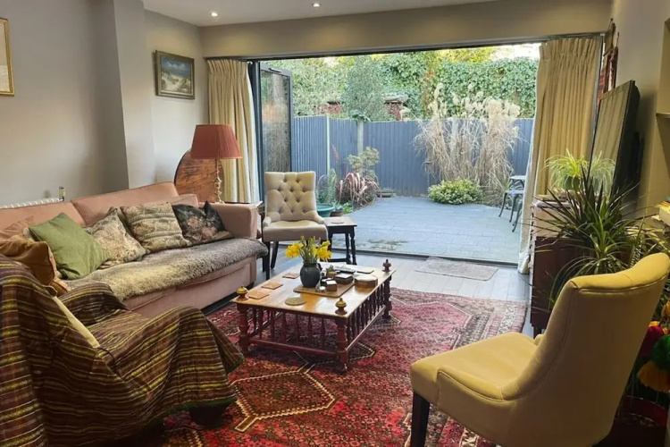 Luxurious 1 Bedroom Flat With Private Garden