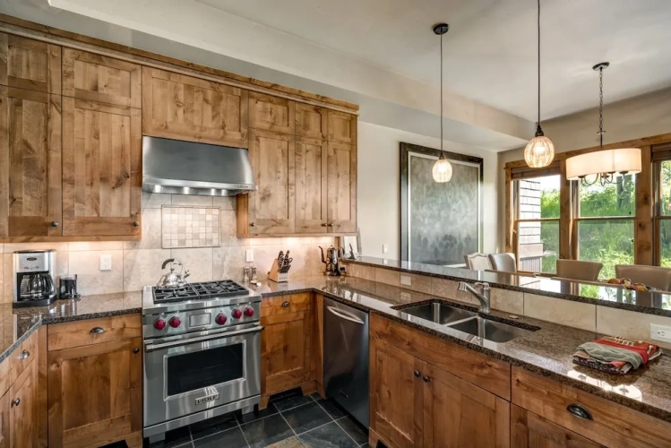 5 Bedrooms Family Cottage