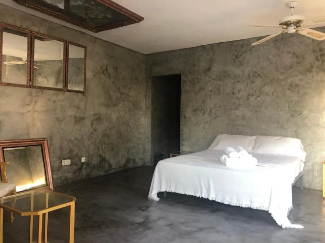 6 Bedrooms Villa