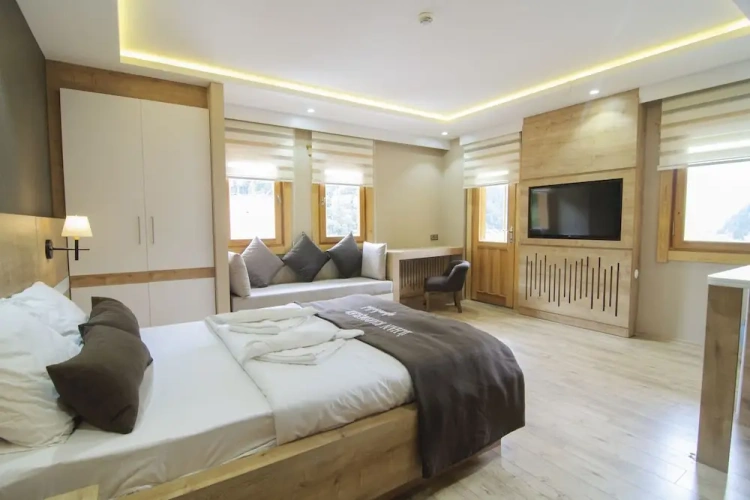 Deluxe Triple room with balcony
