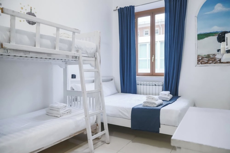 Classic Quadruple room with city view