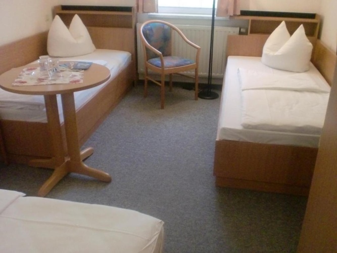 Standard Triple room