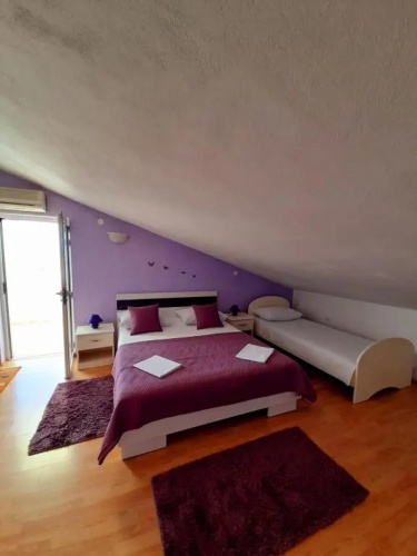 Apartments and Rooms Jasna