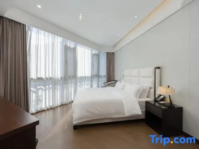 2 Bedrooms Deluxe Family Suite with balcony