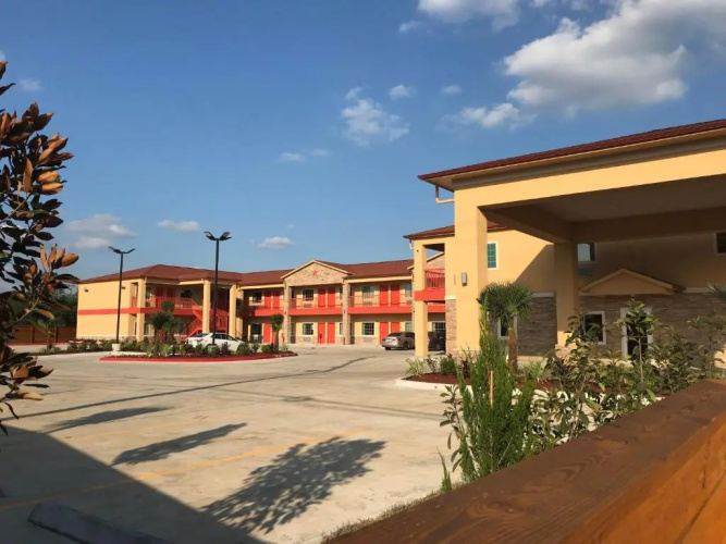 Scottish Inn & Suites - IAH Airport