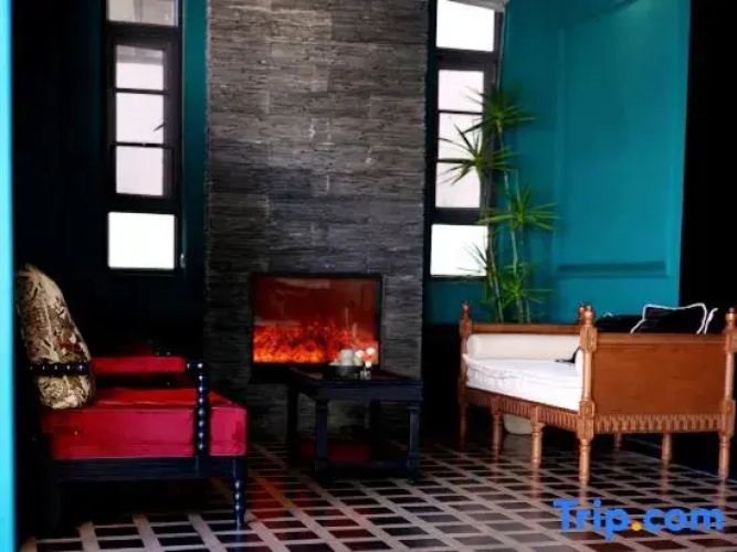 Monica Designer Boutique Beauty Suites