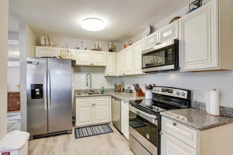 4 Bedrooms Cottage