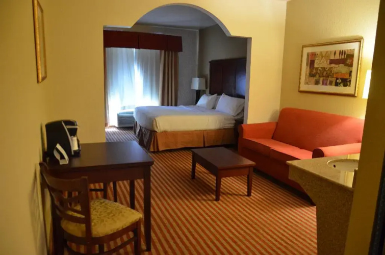 Holiday Inn Express  Suites Amarillo South
