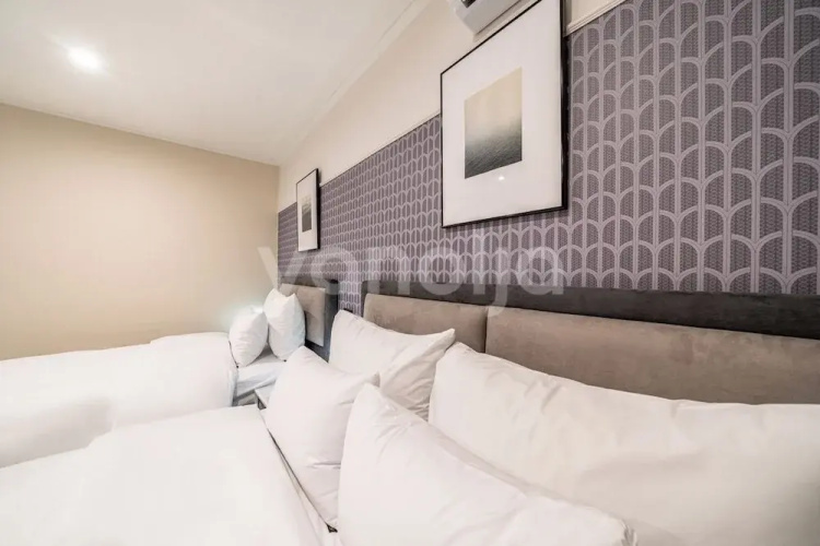 Brown-Dot Hotel