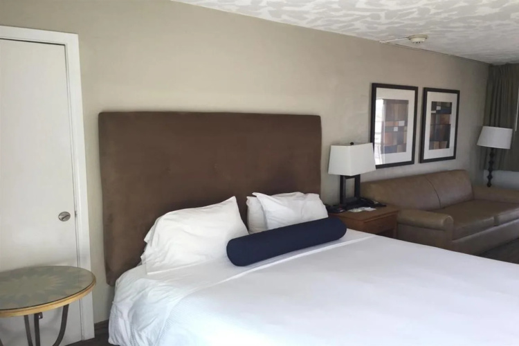 Surfer Beach Hotel