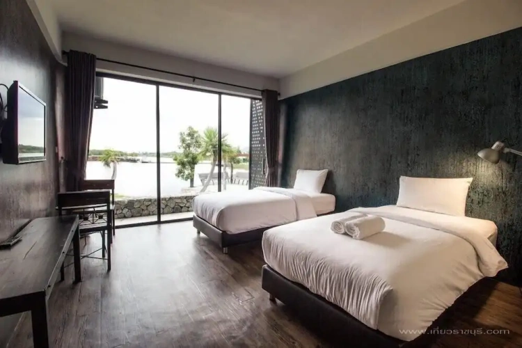 Deluxe Twin room with lake view
