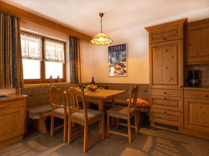 3 Bedrooms Apartment