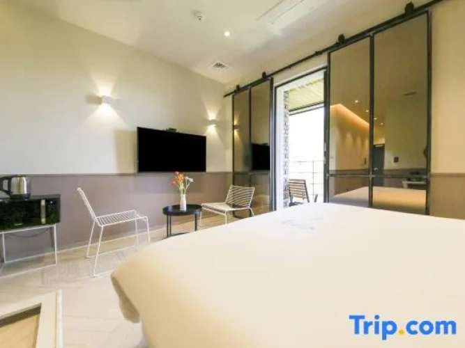 Standard room with mountain view
