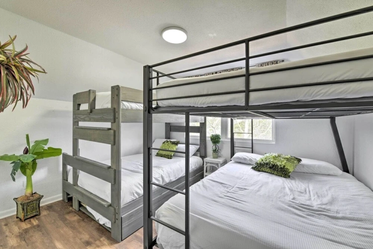 5 Bedrooms Cottage