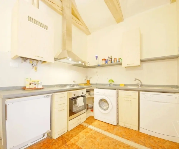 2 Bedrooms Apartment with canal view