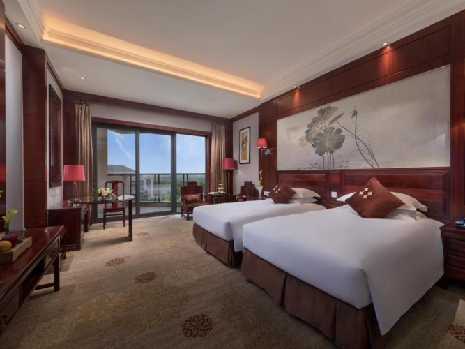 Executive Twin room with lake view