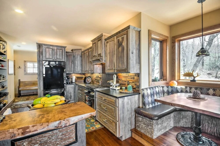4 Bedrooms Cottage