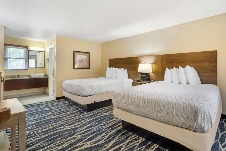 Standard Quadruple room with mountain view