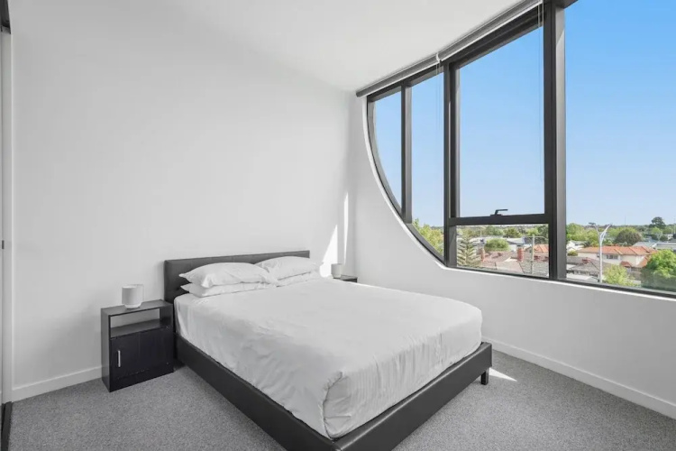 Generous 2-bed Apartment With Great Amenities
