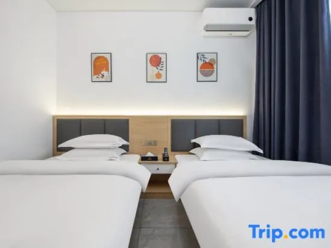 Standard Twin room with lake view