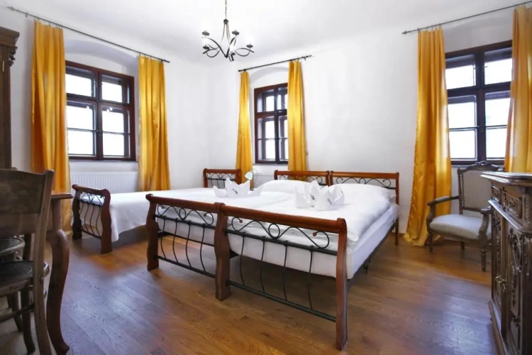 Standard Triple room