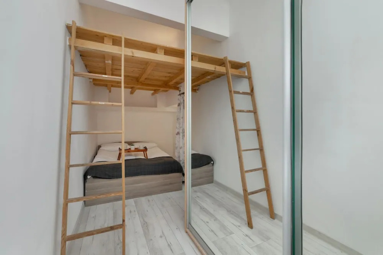Central Kraków Apartment by Renters