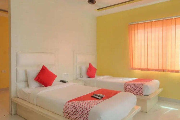 OYO 15965 Hotel Nandi Gateway