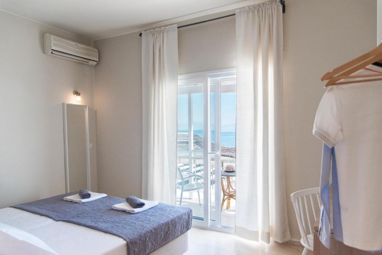 Standard Twin room with sea view