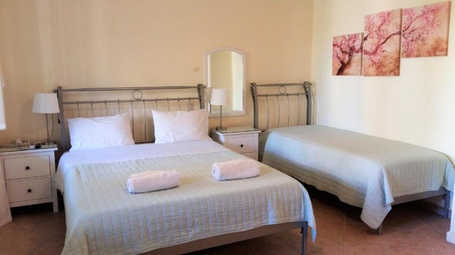 Economy Triple room