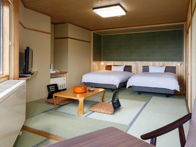 Standard Twin room with mountain view