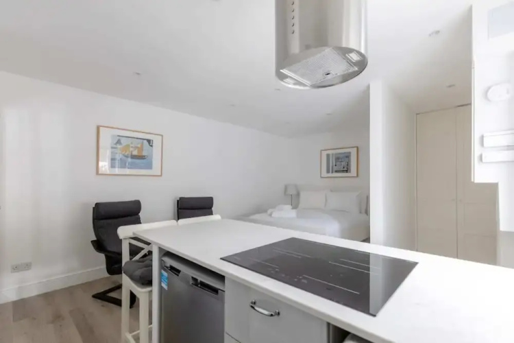 Sleek & Well-connected Studio Flat Archway!