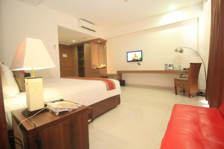 Hotel On The Rock