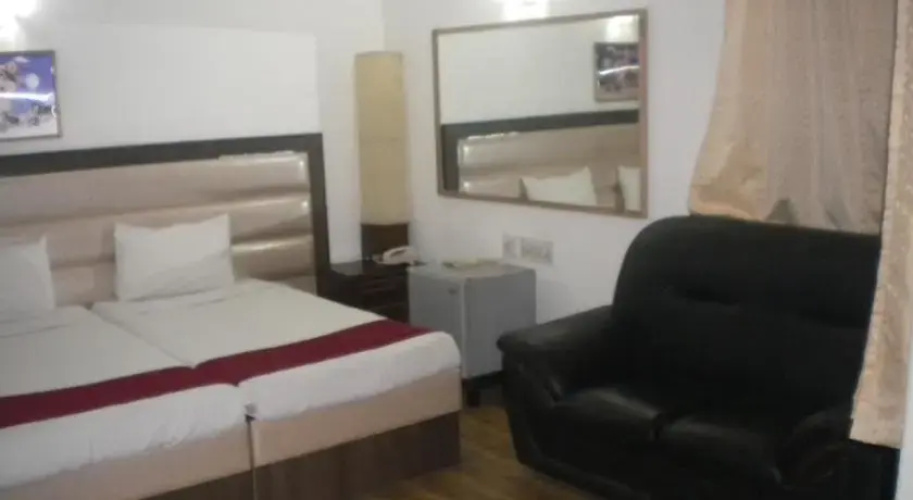 Star Woods Inn