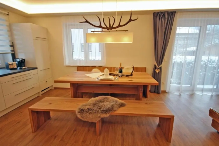 3 Bedrooms Apartment