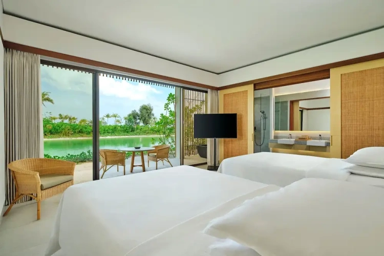 Standard Twin room with balcony and with bay view