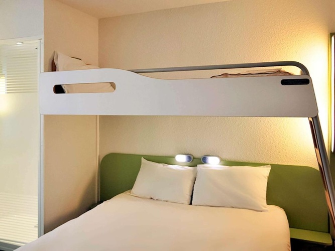 Standard Triple room
