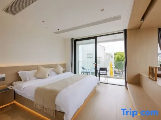 Standard Double room with river view