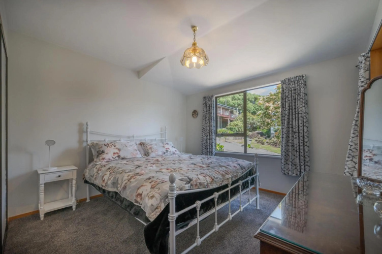 Libeau Lane Views - Akaroa Holiday Home