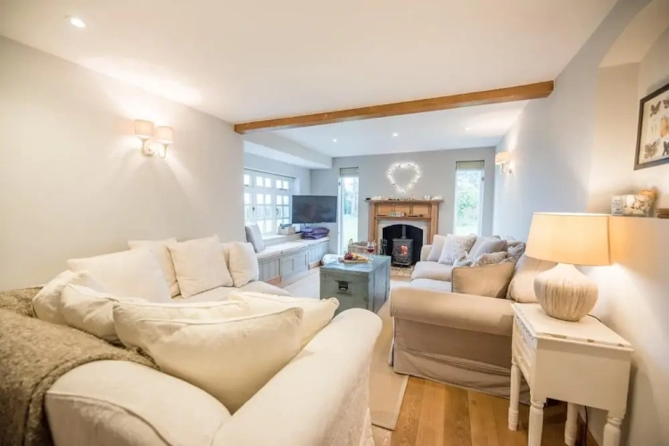 4 Bedrooms Cottage