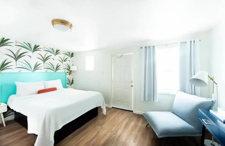 Royal Palms Motel