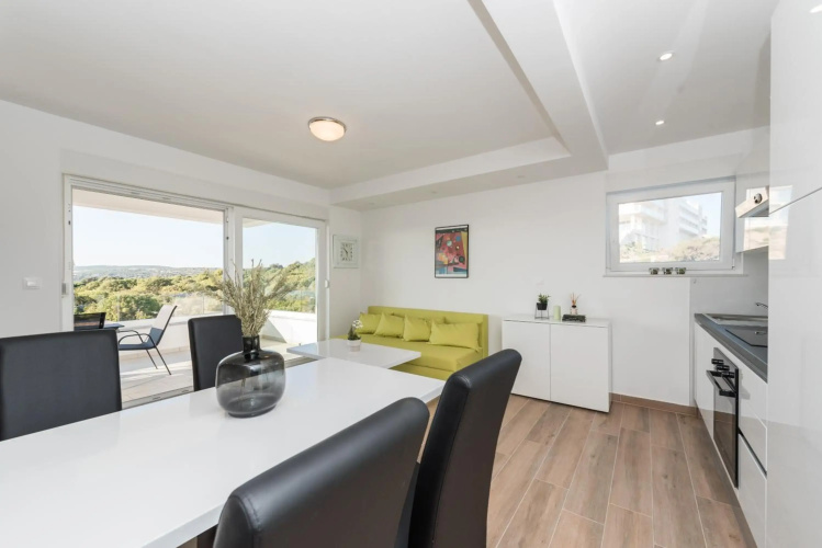 Dino 2 luxury apartment with pool